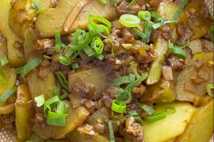 Refogado de chuchu com curry