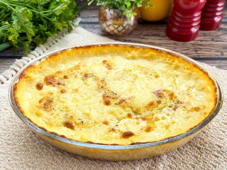 Repolho cremoso gratinado fácil finalizado.