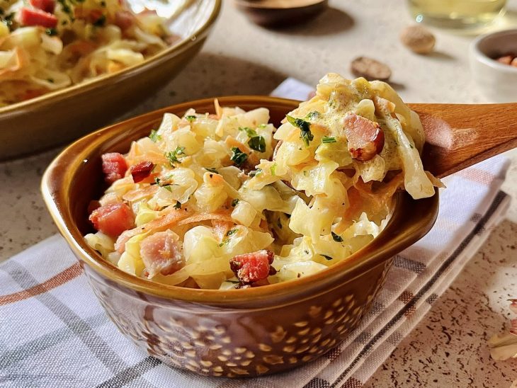 Repolho refogado cremoso pronto para consumo.