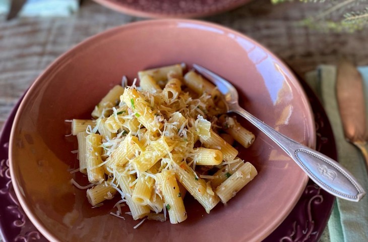 Rigatone com sardinha