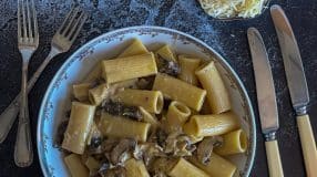 Rigatoni com cogumelos e funghi