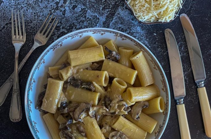 Rigatoni com cogumelos e funghi