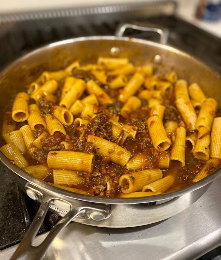 Rigatoni com ragú de ossobuco