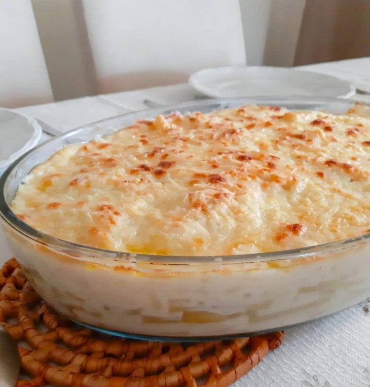 Rigatoni recheado com queijo e molho branco