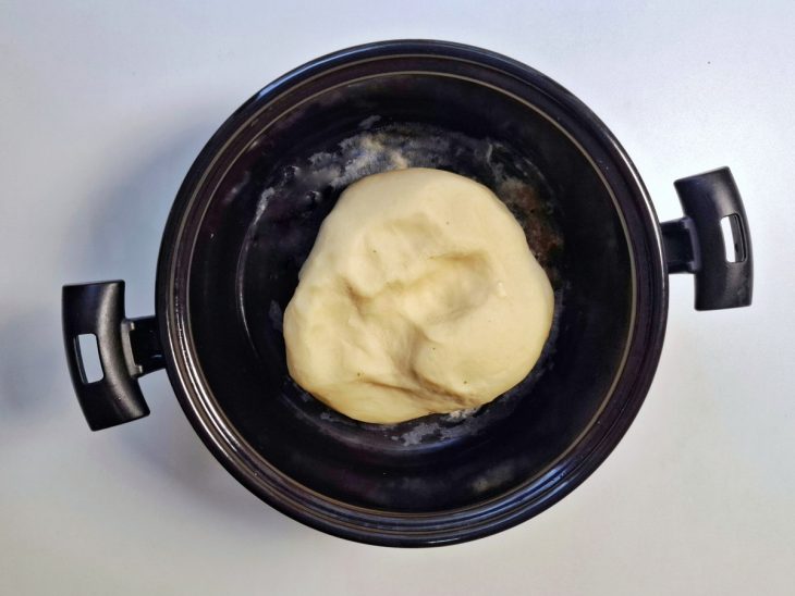 Panela com a massa pronta.