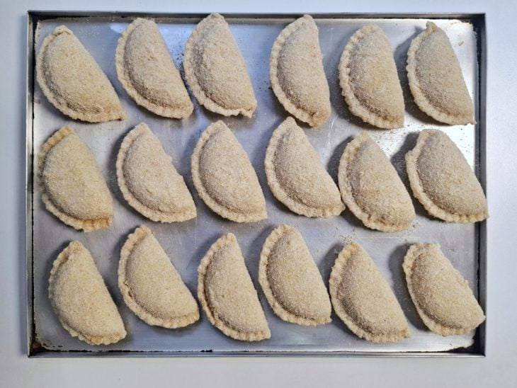Forma com risoles empanados.