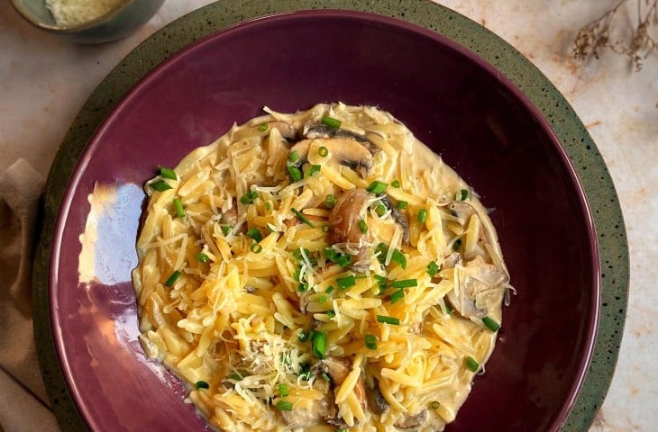 Risoni com cogumelos e dijon