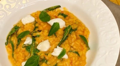 Risoto caprese com rúcula