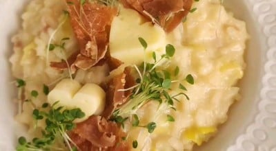 Risoto de alho-poró com brie e presunto cru