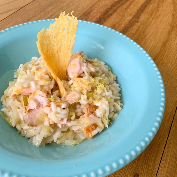 Risoto de alho-poró com salmão