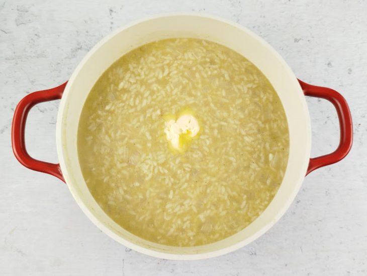 Manteiga adicionada na panela.