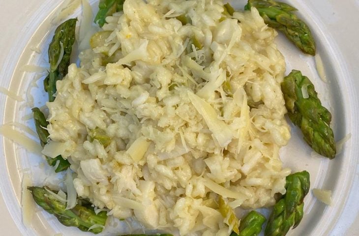 Risoto de aspargos com palmito e parmesão