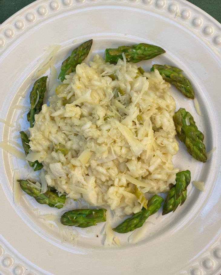 Risoto de aspargos com palmito e parmesão