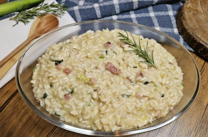 Risoto de bacon com alho-poró