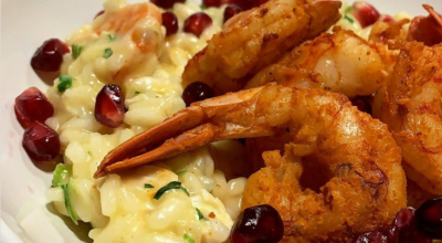 Risoto de brie com camarão e romã