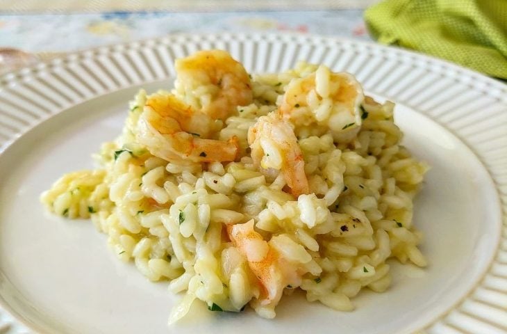 Risoto de camarão e alho-poró