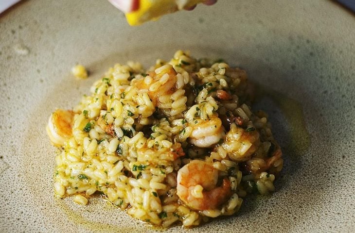 Risoto de camarão flambado