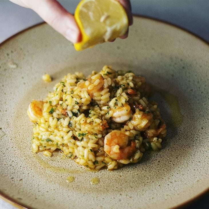 Risoto de camarão flambado