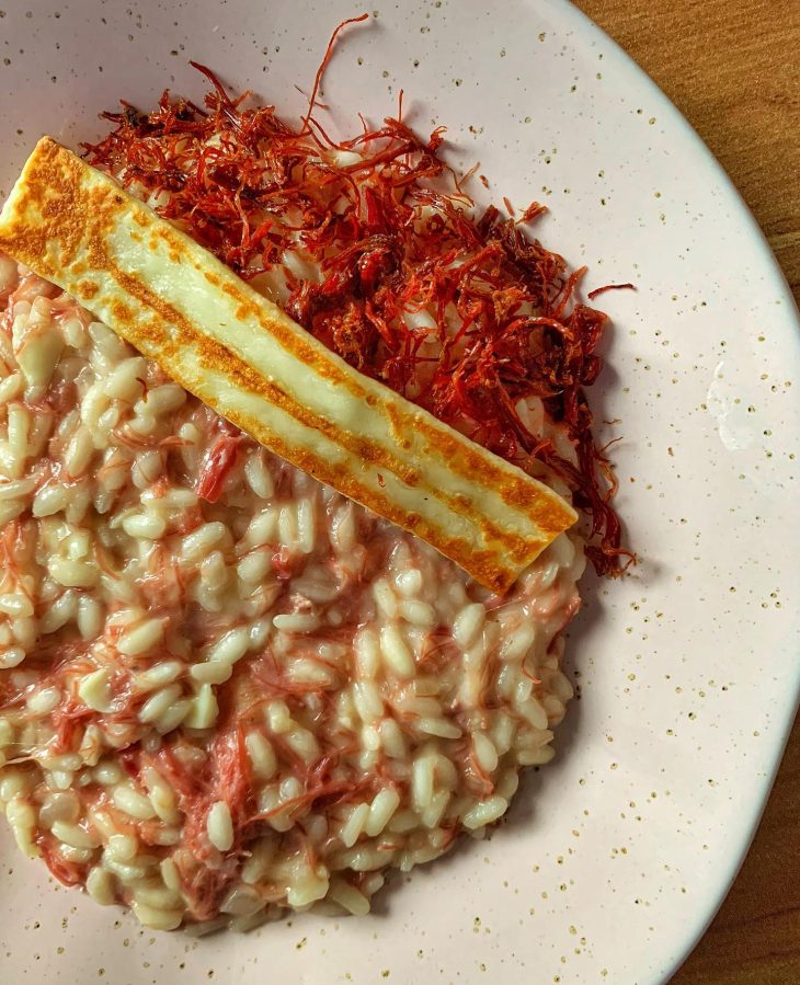 Risoto de carne-seca e queijo coalho