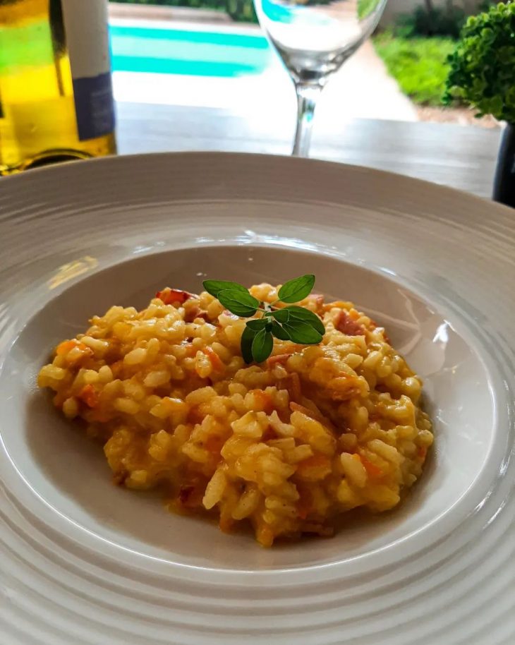 Risoto de cenoura, abobrinha e calabresa