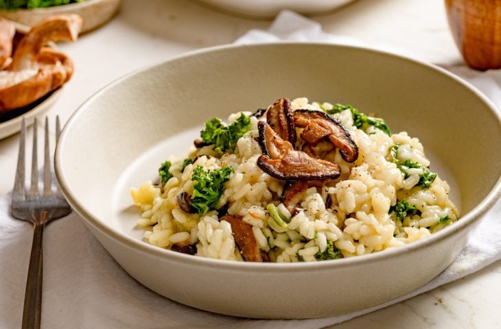 Risoto de cogumelos e kale