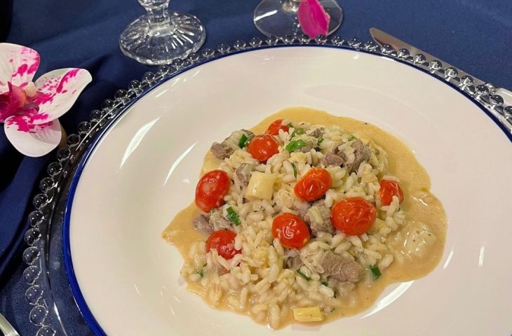 Risoto de filé mignon com pupunha e tomate-cereja