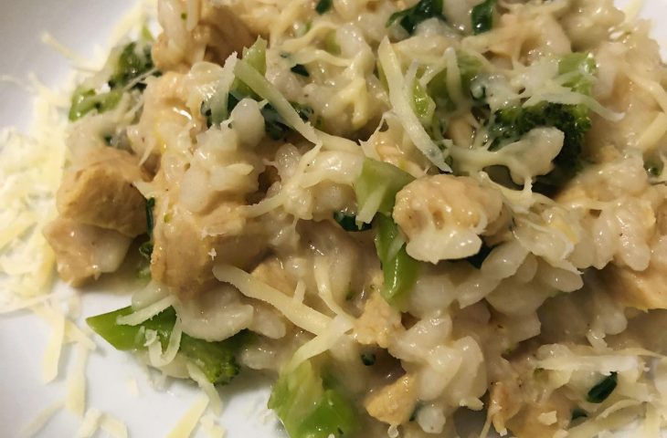 Risoto de frango com brócolis