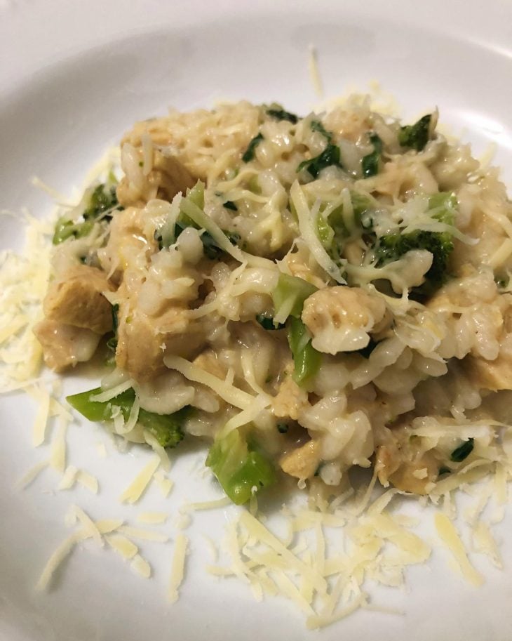 Risoto de frango com brócolis