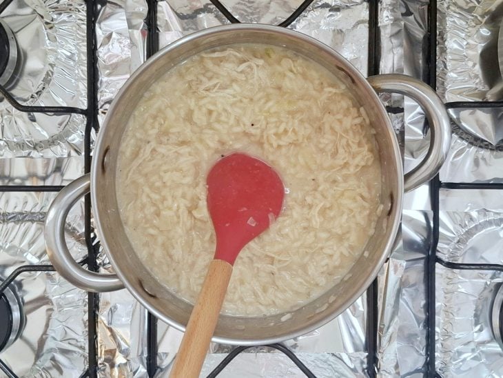Ingredientes adicionados e incorporados na panela.