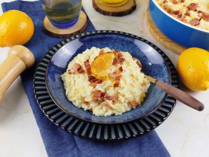 risoto de limão siciliano e bacon finalizado e empratado.