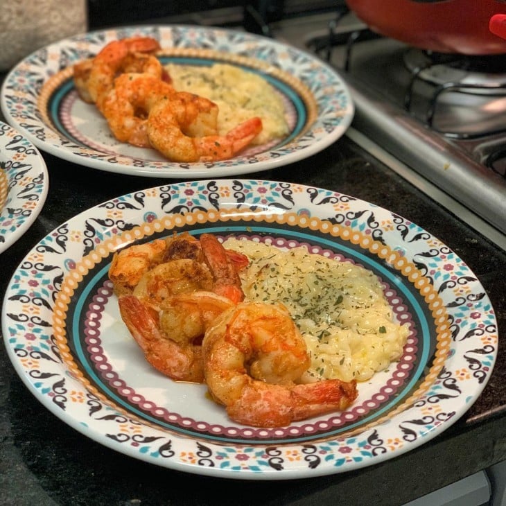 Risoto de parmesão com camarão