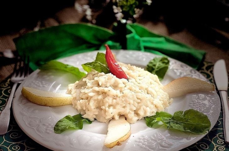 Risoto de pera com brie e rúcula