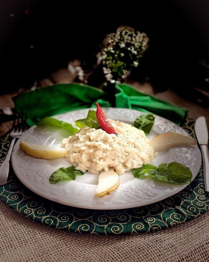 Risoto de pera com brie e rúcula