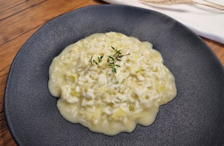 Risoto de queijo brie e alho-poró