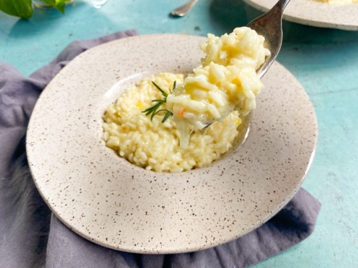 Risoto de queijo pronto para consumo.