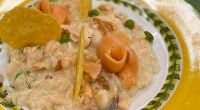 Risoto de salmão com ervilhas