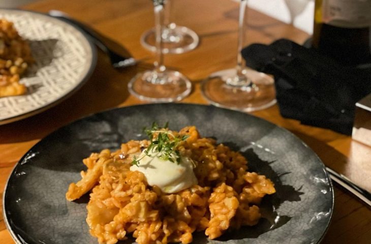 Risoto de tomate com bacalhau