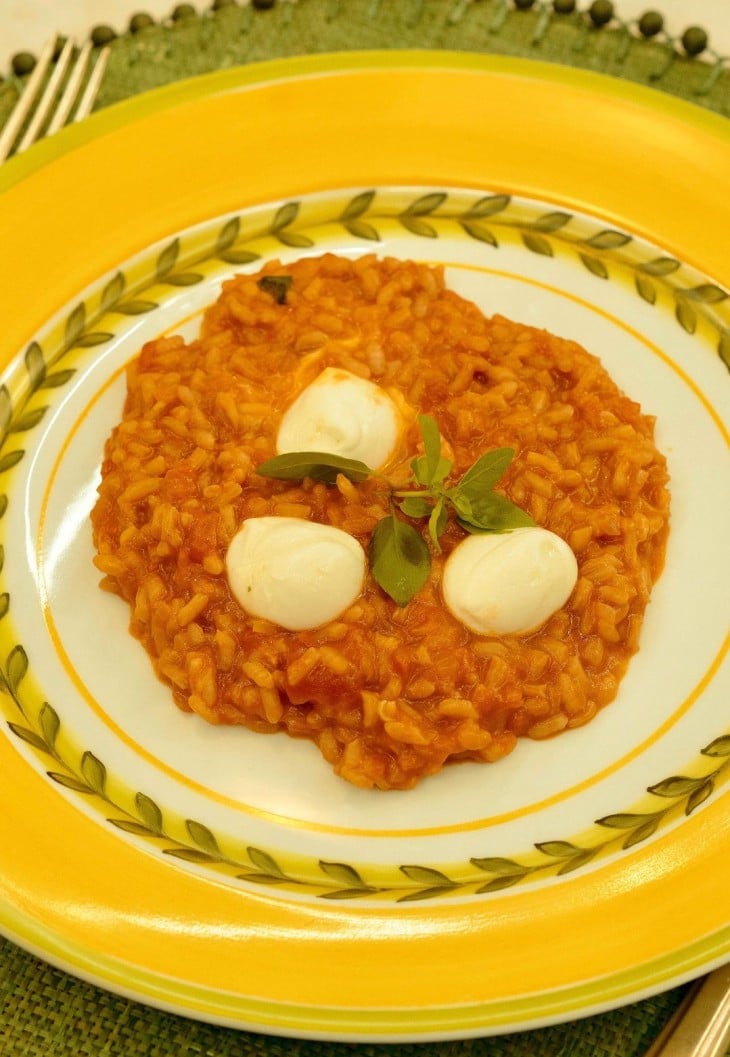 Risoto de tomates com mussarela de búfala