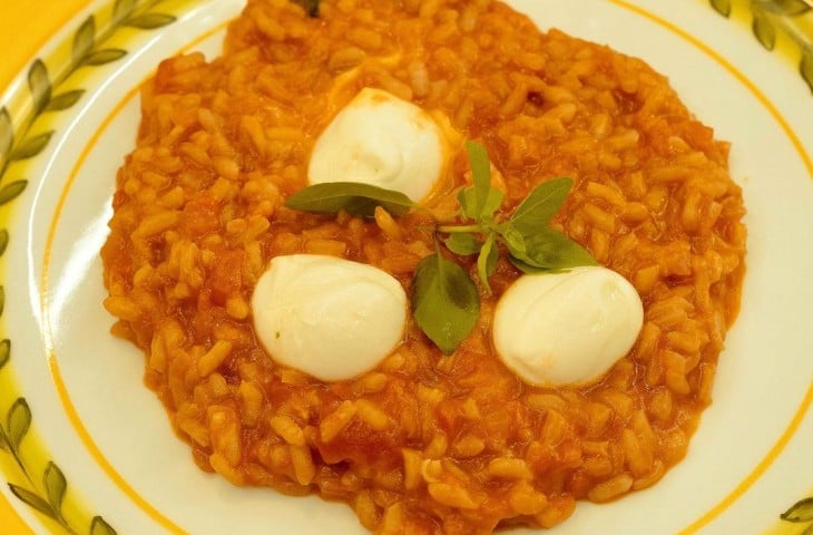 Risoto de tomates com mussarela de búfala