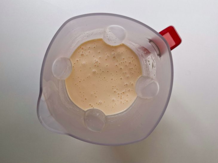 Ingredientes adicionados e batidos no liquidificador.