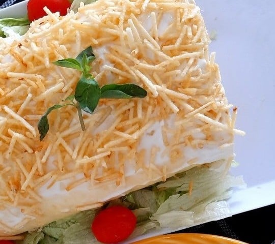 Rocambole de batata com frango e requeijão