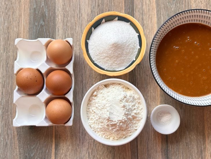 Uma bancada com os ingredientes.