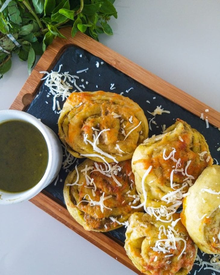 Rolinhos de pesto com queijo