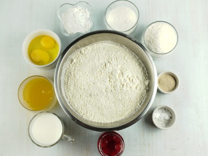 Ingredientes separados sobre a bancada.