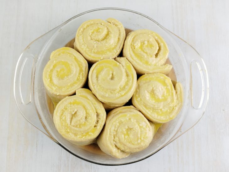 Gema pincelada sobre as roscas.