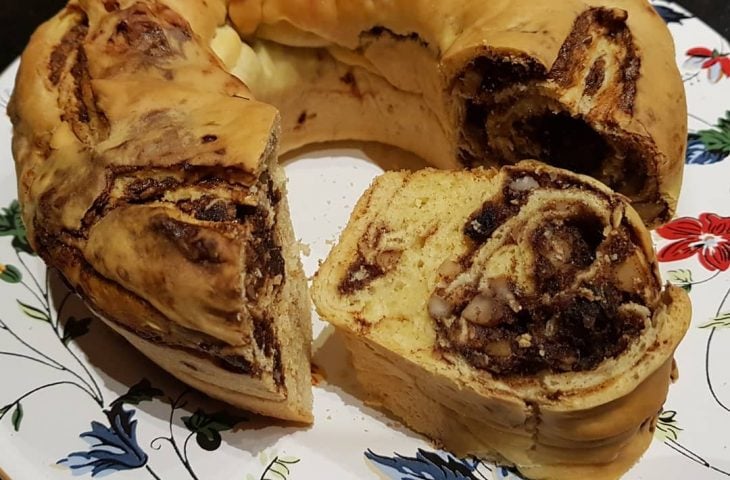 Rosca recheada com nozes e castanhas