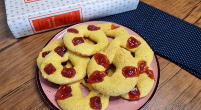 Rosquinhas de fubá com goiabada