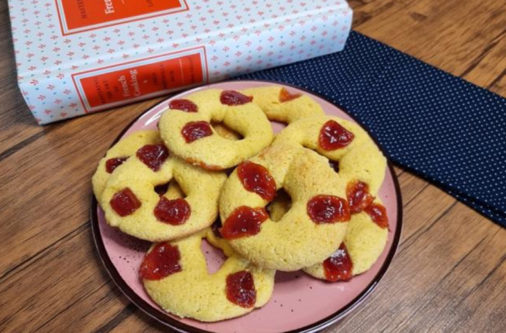 Rosquinhas de fubá com goiabada