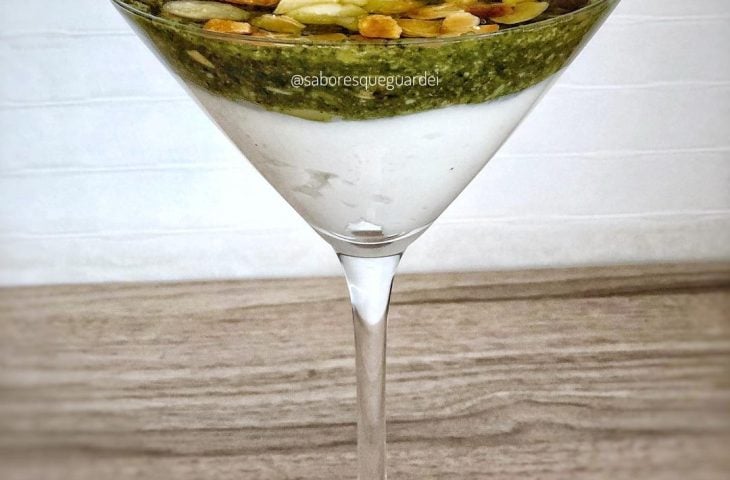 Creme de queijo ao pesto e amêndoas