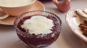 Sagu de vinho com creme de baunilha